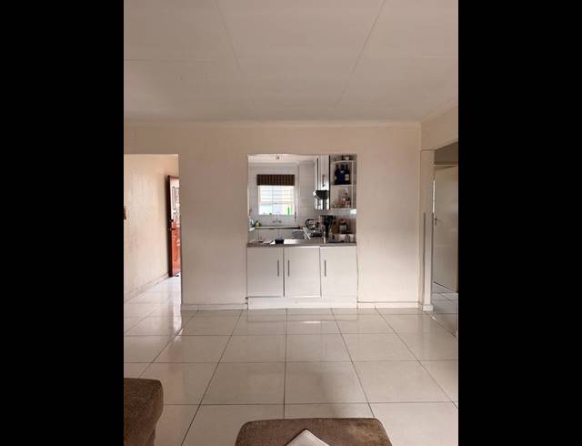 2 BEDROOM HOUSE FOR SALE IN FERNDALE